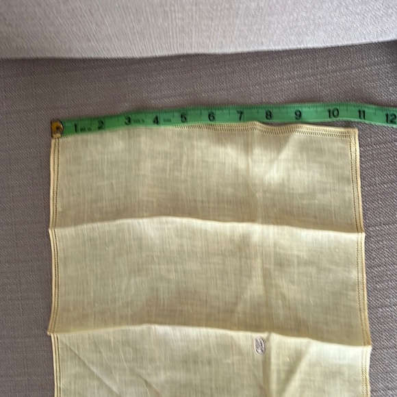 TWO VINTAGE Linen Handkerchiefs - Picture 9 of 10